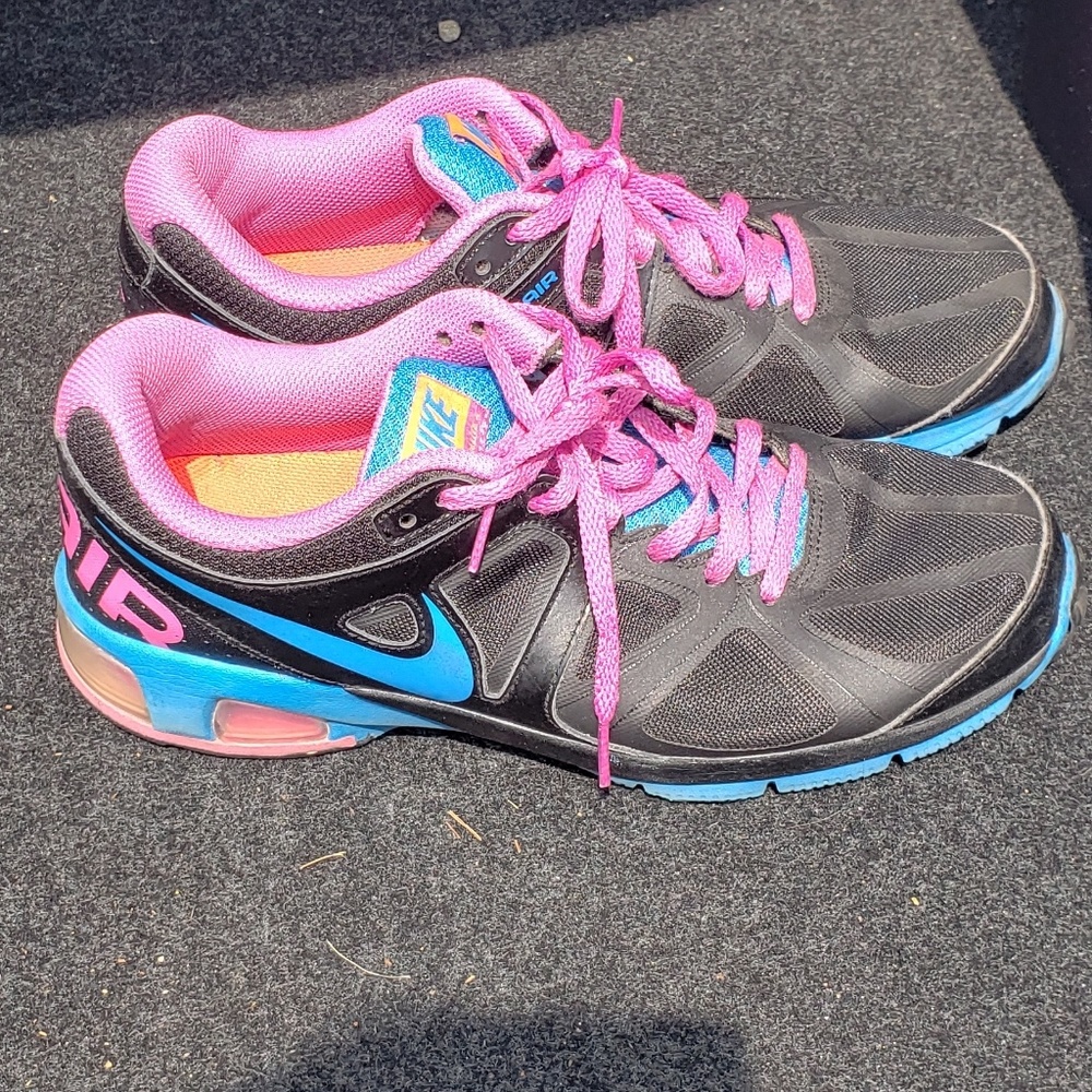 Women's nike airmax tennishoes